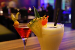 Top-5 Cocktail Spots in Treasure Island - blog image