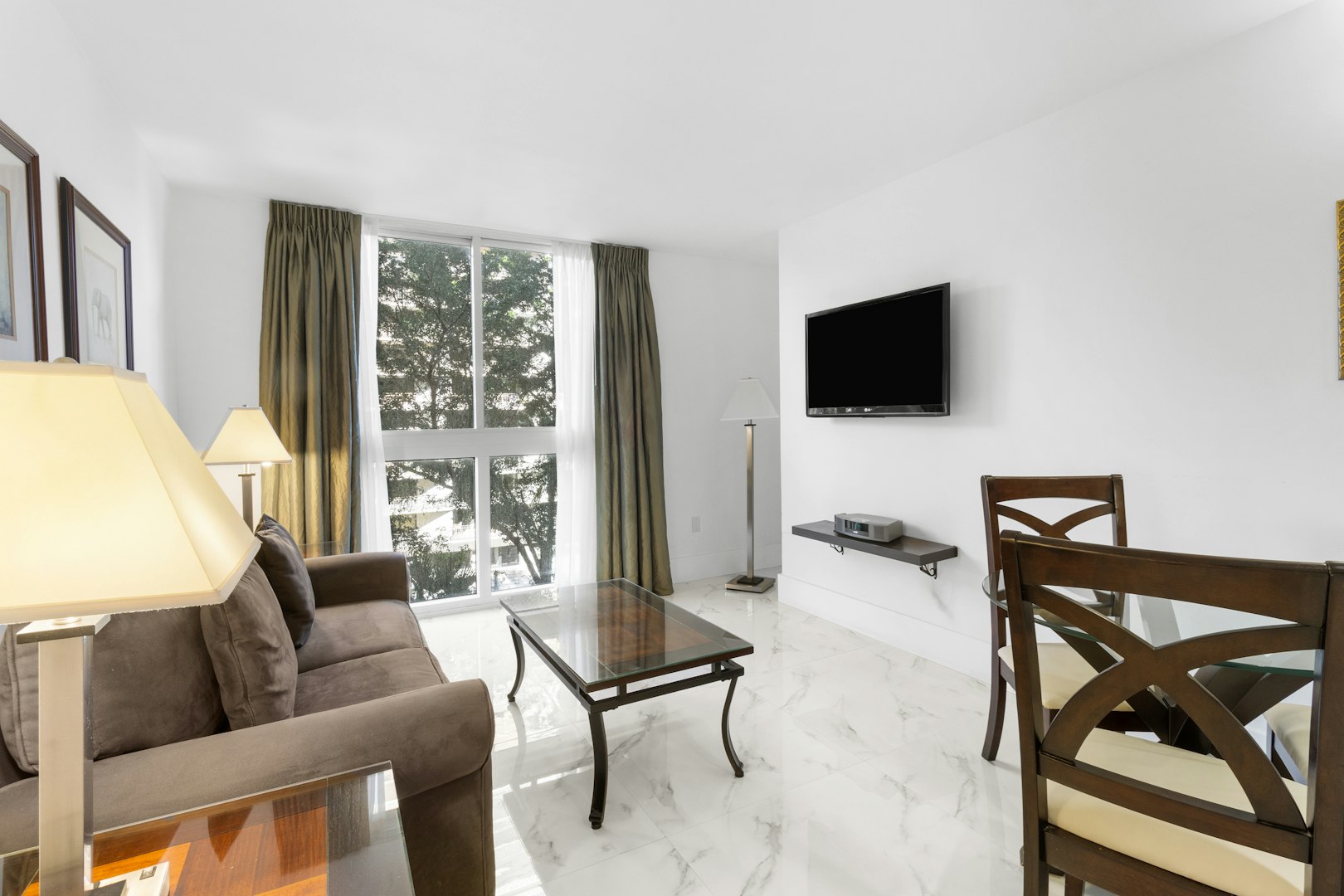 The Mutiny Hotel 611 01 Living Room 