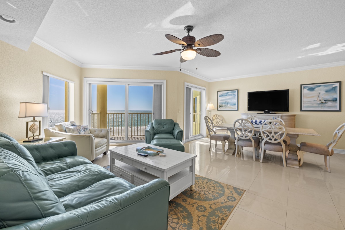 Three Bedroom Penthouse Suite 01 Living Room 