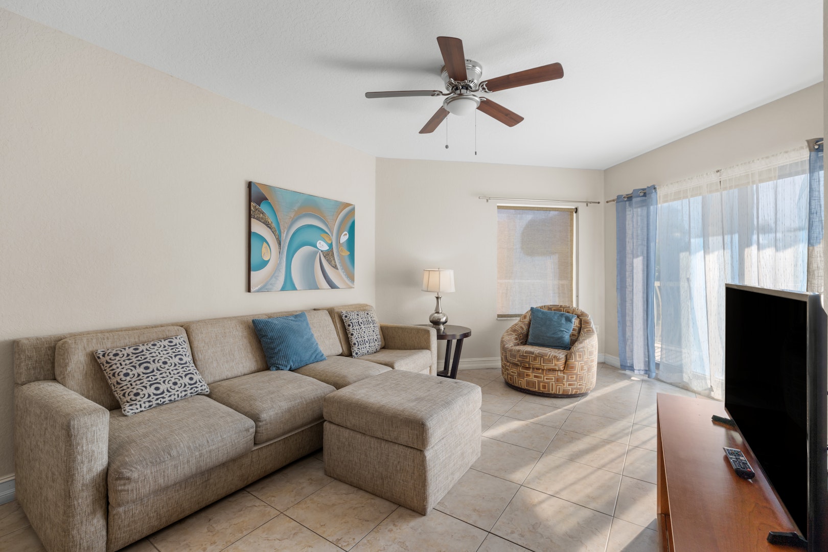 Crystal Palms 1 Bedroom Ada Suite 01 Living Room 